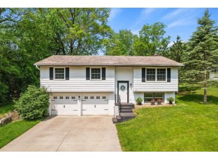 1725 Algonquin Drive Baraboo, WI 53913