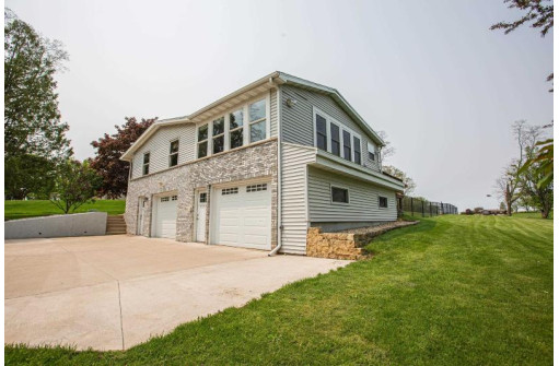 180 Water Street, Benton, WI 53803