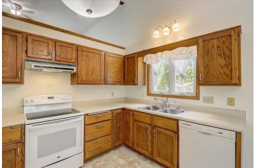 7122 E Valley Ridge Drive, Madison, WI 53719