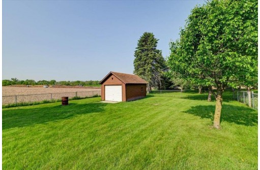 6767 Henry Road, Belleville, WI 53508-0000