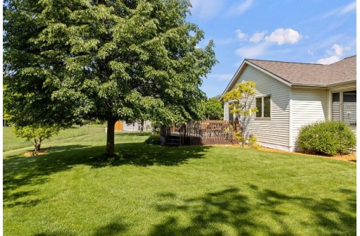 121 Meadow Ridge Lane, Madison, WI 53704