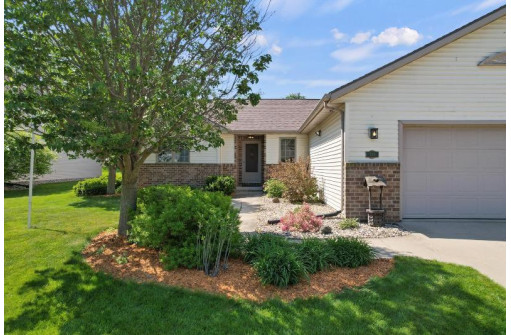 121 Meadow Ridge Lane, Madison, WI 53704