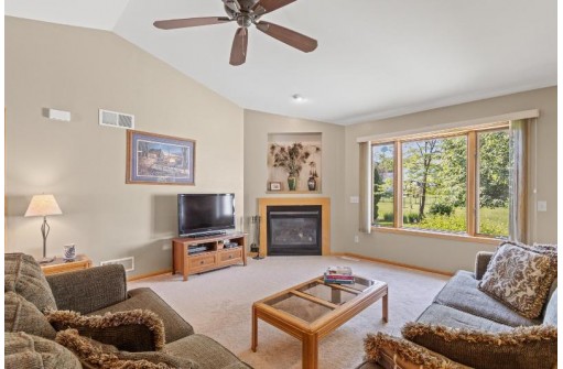 121 Meadow Ridge Lane, Madison, WI 53704