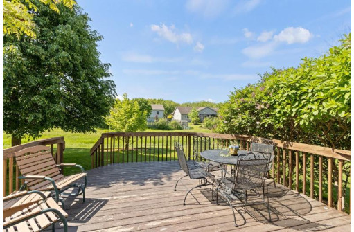 121 Meadow Ridge Lane, Madison, WI 53704