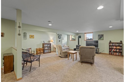 121 Meadow Ridge Lane, Madison, WI 53704