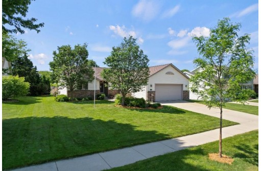 121 Meadow Ridge Lane, Madison, WI 53704