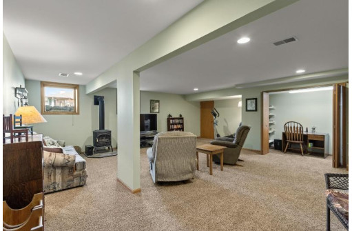 121 Meadow Ridge Lane, Madison, WI 53704