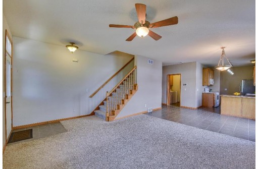 922 Stonehaven Drive, Sun Prairie, WI 53590