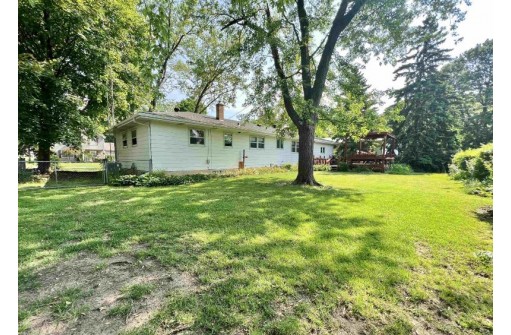 2038 W Grand Avenue, Beloit, WI 53511-5811