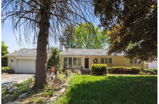 864 E Hart Road, Beloit, WI 53511