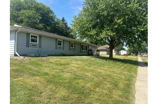 901 S Division Street, Waunakee, WI 53597