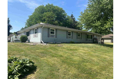 901 S Division Street, Waunakee, WI 53597