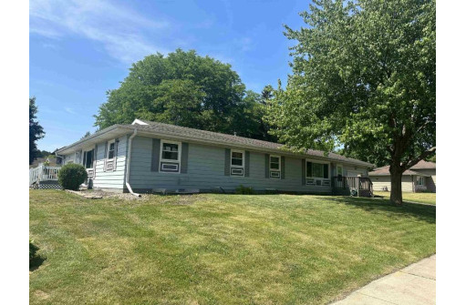 901 S Division Street, Waunakee, WI 53597