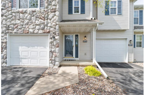 203 N Musket Ridge Drive, Sun Prairie, WI 53590