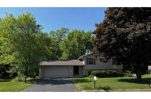 112 Meadow Lane, DeForest, WI 53532