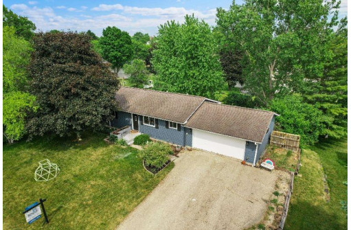 605 Birchwood Trail, Mount Horeb, WI 53572