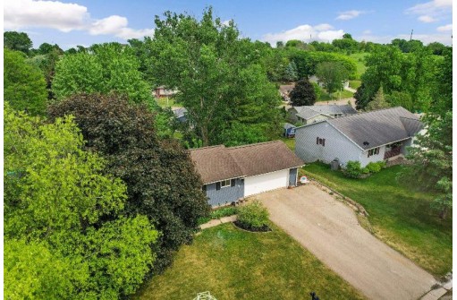 605 Birchwood Trail, Mount Horeb, WI 53572