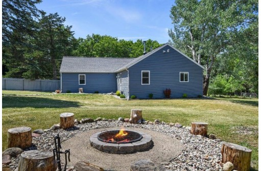 W10706 County Road V, Poynette, WI 53955