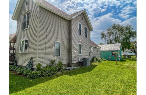 256 W Oak Grove Street, Juneau, WI 53039