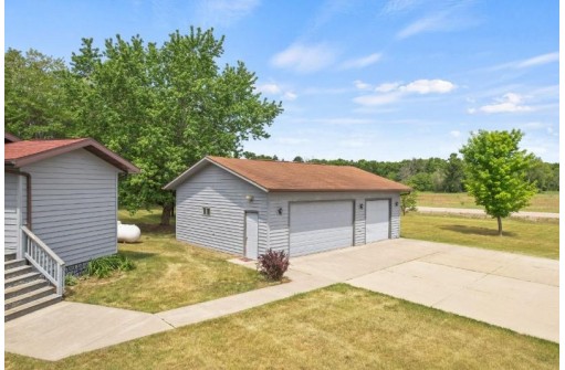 3395 3rd Drive, Oxford, WI 53952