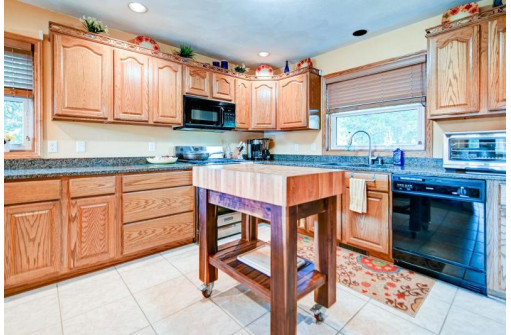 1012 Amberson Drive, Sun Prairie, WI 53590