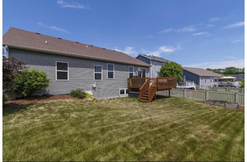 6075 Pine Ridge Way, McFarland, WI 53558