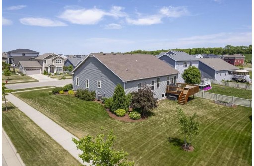 6075 Pine Ridge Way, McFarland, WI 53558