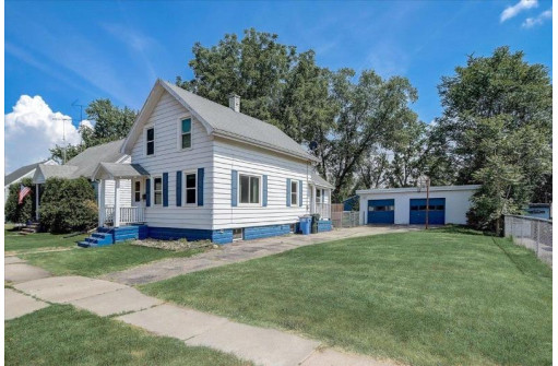 512 E Edgewater Street, Portage, WI 53901