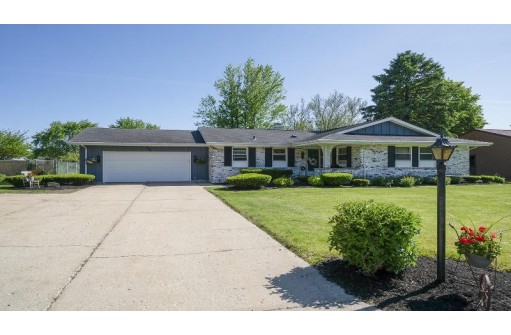 824 E Morning Glory Lane, Beloit, WI 53511