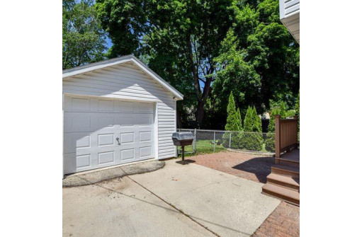 2222 Commonwealth Avenue, Madison, WI 53726