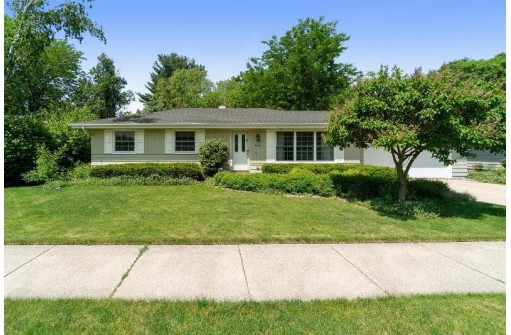 825 N Wright Road, Janesville, WI 53546