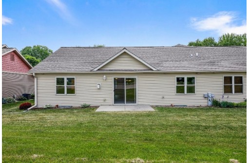 68 Berdella Court, Cross Plains, WI 53528