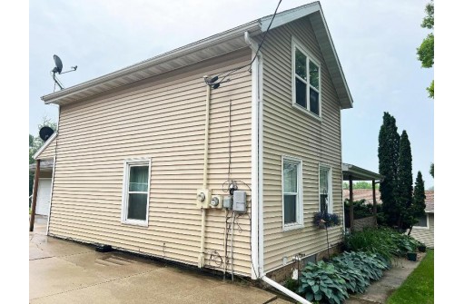 312 & 312 1/2 N Madison Street, Cambria, WI 53923