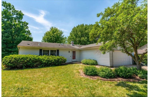 9 Canterbury Circle, Madison, WI 53711