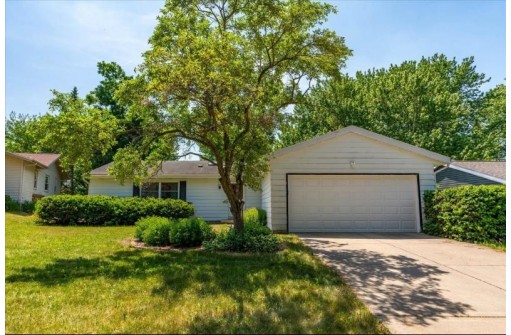 9 Canterbury Circle, Madison, WI 53711