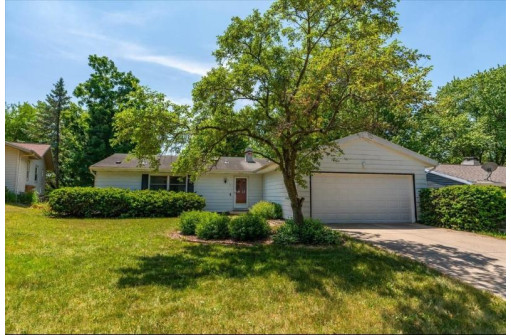 9 Canterbury Circle, Madison, WI 53711