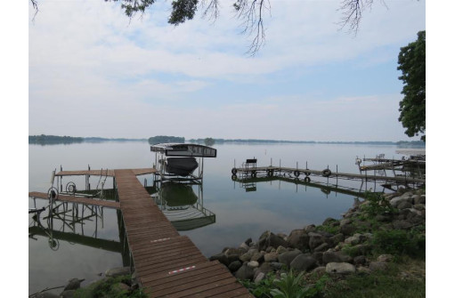 W10385 Blackhawk Trail, Fox Lake, WI 53933-0000