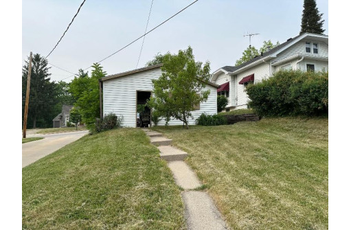 513 E Fulton Street, Edgerton, WI 53534-1925