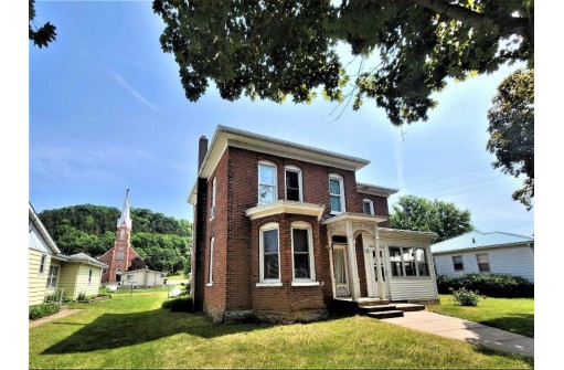 613 E Amelia Street, Cassville, WI 53806