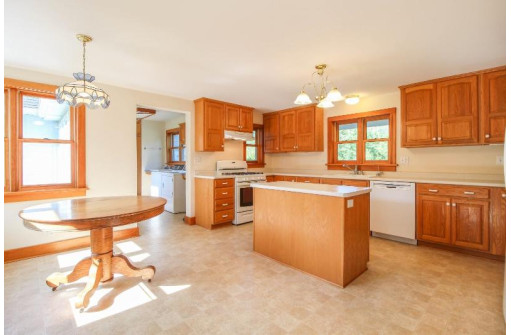 1079 Koshkonong Road, Cambridge, WI 53523