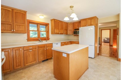 1079 Koshkonong Road, Cambridge, WI 53523