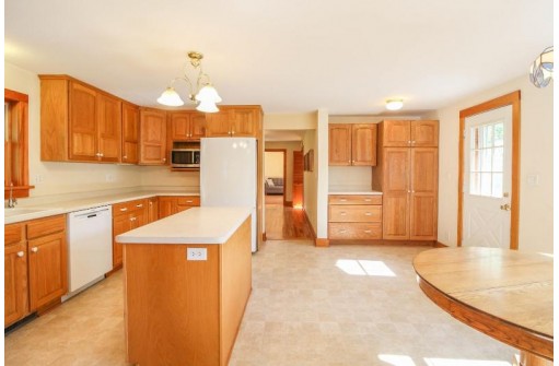 1079 Koshkonong Road, Cambridge, WI 53523