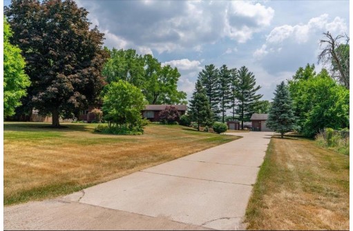 648 E Mallwood Drive, Edgerton, WI 53534