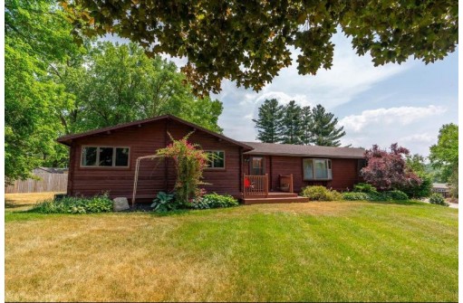 648 E Mallwood Drive, Edgerton, WI 53534