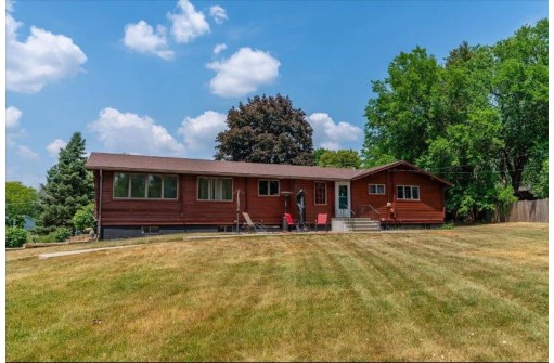 648 E Mallwood Drive, Edgerton, WI 53534