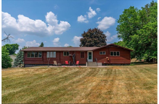 648 E Mallwood Drive, Edgerton, WI 53534