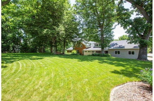 1290 Perry Drive, Platteville, WI 53818