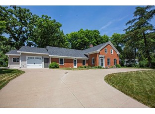 1290 Perry Drive Platteville, WI 53818