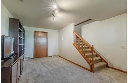 572 N Westmount Drive, Sun Prairie, WI 53590