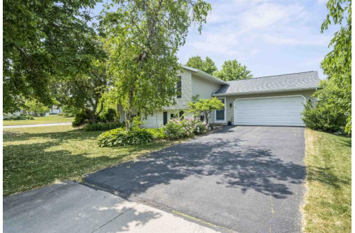 924 Fountain Drive, Sun Prairie, WI 53590